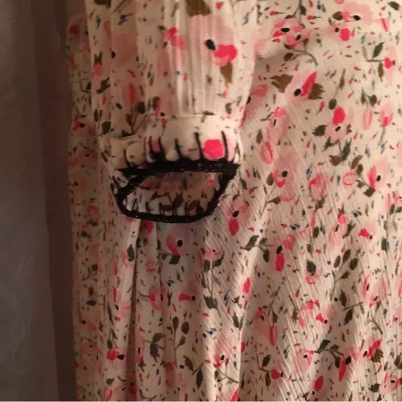 Adorable Flowered Dress - Picture 4 of 6